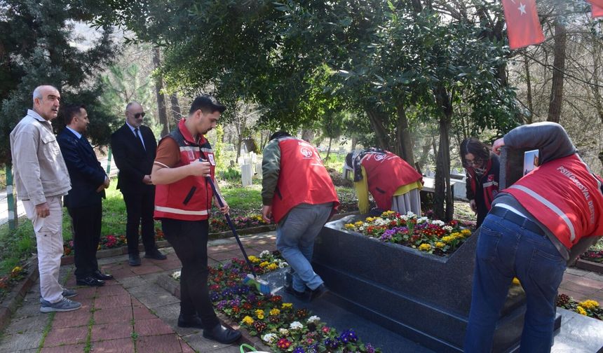 Bartın’da Şehitlikler Bayrama Hazırlanıyor