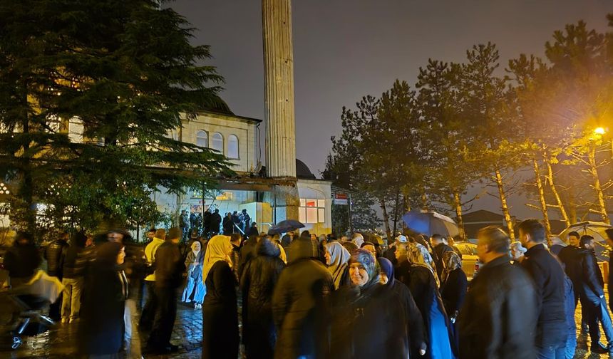 Şevval umrecileri, dualar eşliğinde uğurlandı