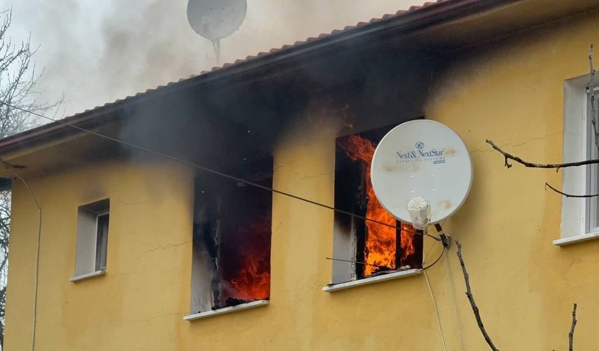 Afet Konutunda Sobadan Çıkan Yangın Evi Küle Çevirdi