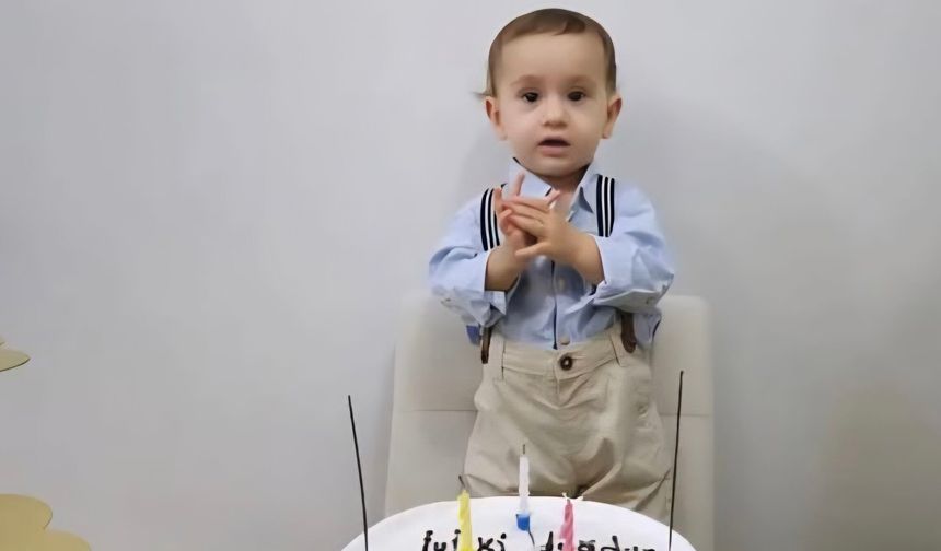 Yola fırlayan 3 yaşındaki Aybars servis aracının altında kaldı