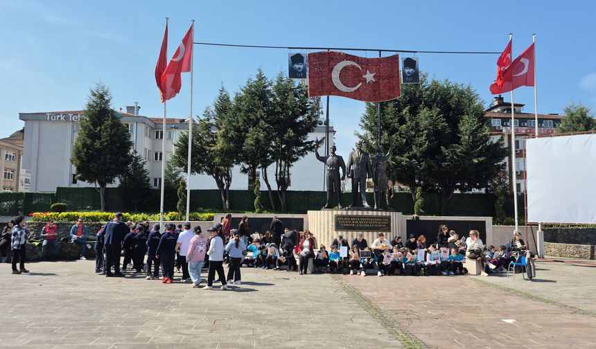 Dikkat dağıtan ortama rağmen dikkat çekmeyi başardılar