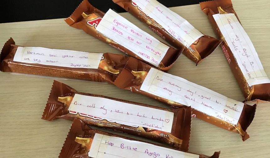 Öğrencilerden Öğretmenlerine Çikolatalı Destek