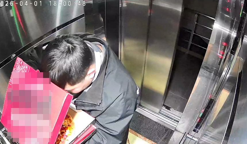 Götürdüğü pizzayı yiyip asansöre tuvaletini yaptı