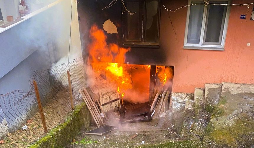 Köyde Ev Yangını Korkuttu: Alevler Kontrol Altına Alındı