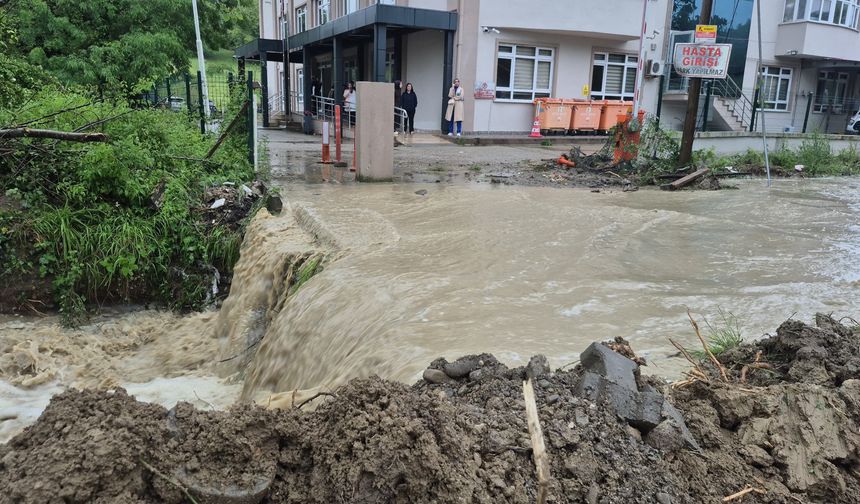 Hastalar ve Personel Sağlık Ocağında Mahsur Kaldı