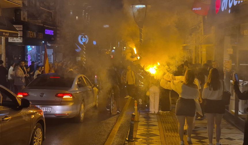 Bartın’da Sokaklar Sarı-Kırmızıya Büründü