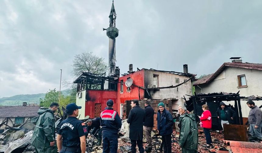 Amasra’da Yanan Cami ve Köy Konağında Hasar Tespiti