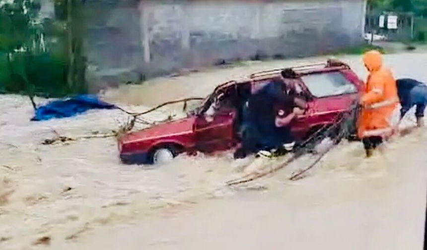Bartın’da sel sularına kapılan karı koca kurtarıldı