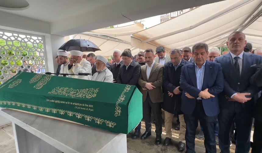 Eski Adalet Bakanı Tunç'un kayınpederi dualarla uğurlandı