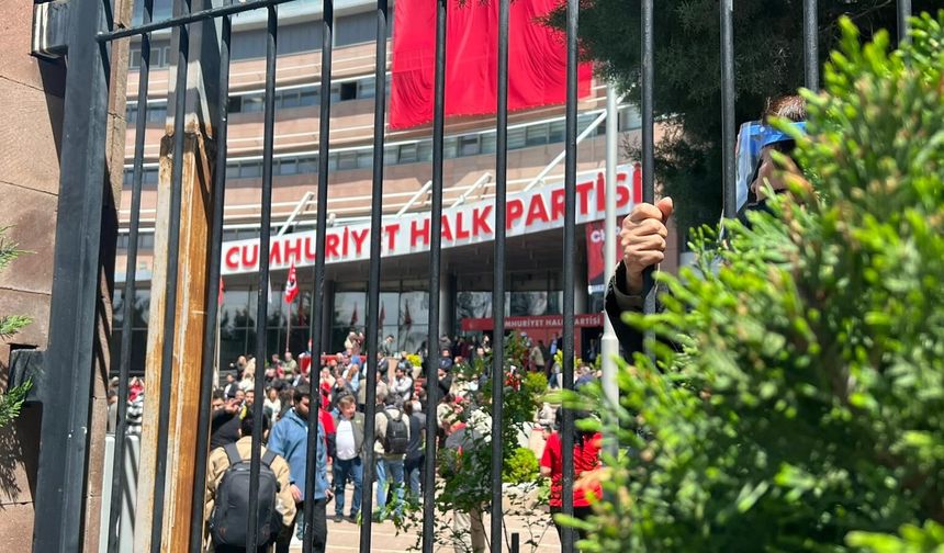 CHP Genel Merkezinde Sıcak Saatler
