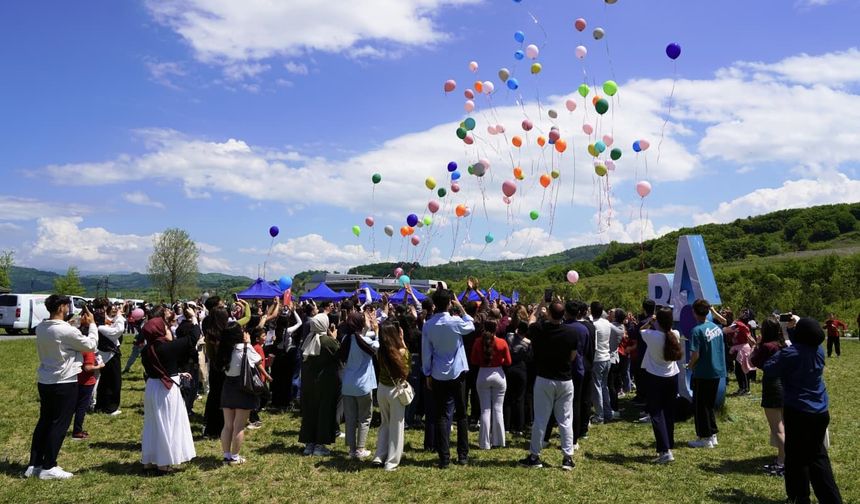 Bartın'da Lösemiyi Yenen Çocuk Adına Balonlar Uçuruldu
