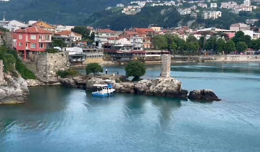 Amasra'da tarihi yapıları sprey boyayla boyadılar