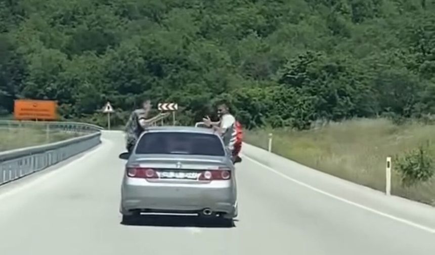 Bartın'da otomobilin camından sarkanlara 9 Bin 500 TL ceza