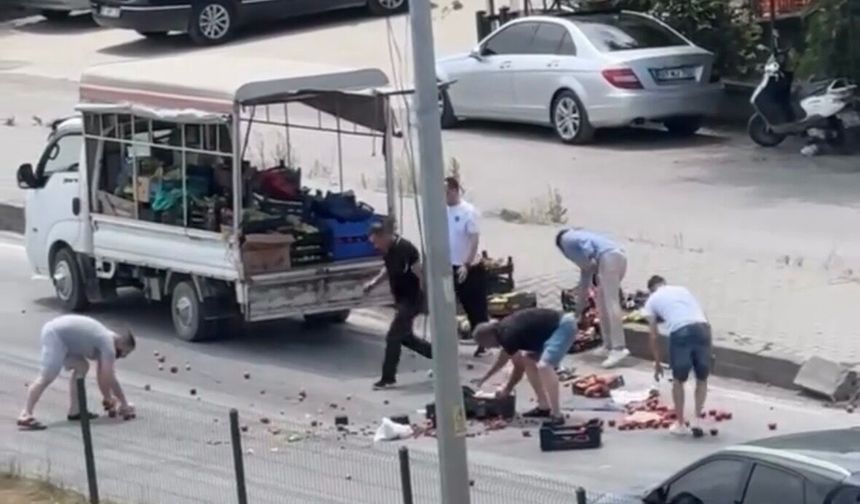 Sebze ve meyveler kamyonetin kasasından yola saçıldı