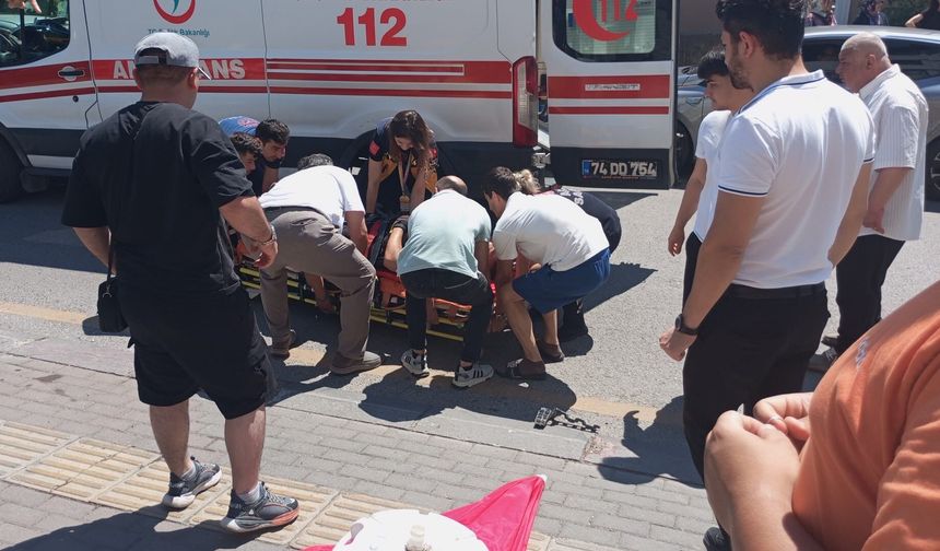 Bartın’da motosiklet, otomobille çarpıştı: 1 Yaralı