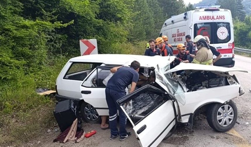 Bartın Yolunda Feci Kaza; Eşi Öldü, Sürücü Yoğun Bakımda