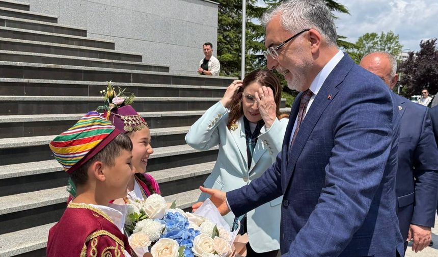 Çalışma ve Sosyal Güvenlik Bakanı Vedat Işıkhan Bartın’da