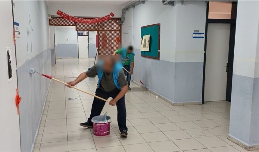 Bartın'da Mahkumlar Okulları Boyuyor