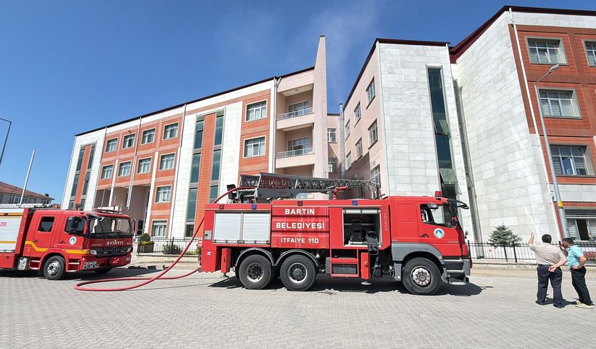 Bartın Adliyesi'nde Yangın Paniği! Bina Tahliye Edildi