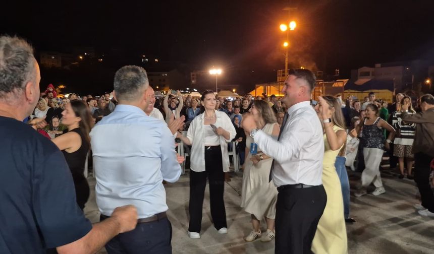 Başkan Sahnedeyken Elektrikler Gitti! Festivalde İlginç Anlar