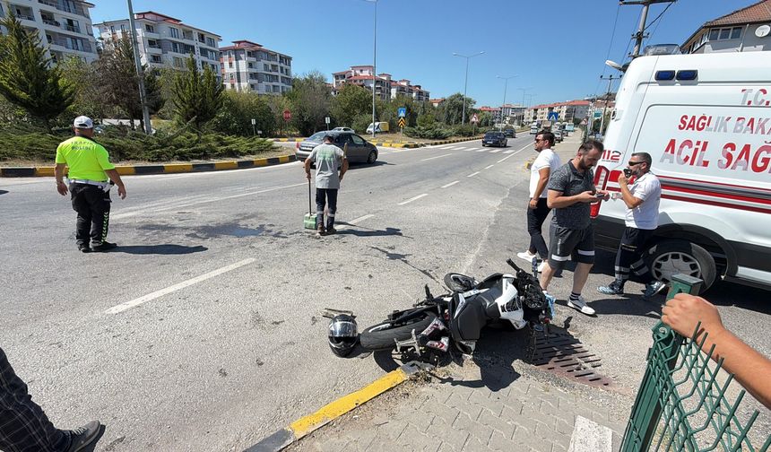 Motosiklet Otomobile Böyle Çarptı! Kaza Kamerada