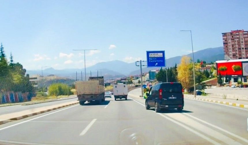 Trafiği tehlikeye düşüren araçlar kamerada
