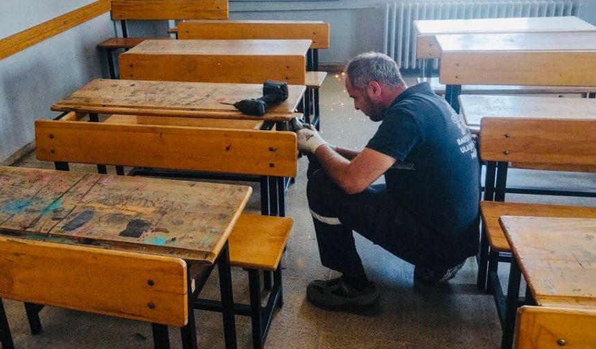 Bartın’da Okul Sıralarının Bakım ve Onarımı Yapılıyor