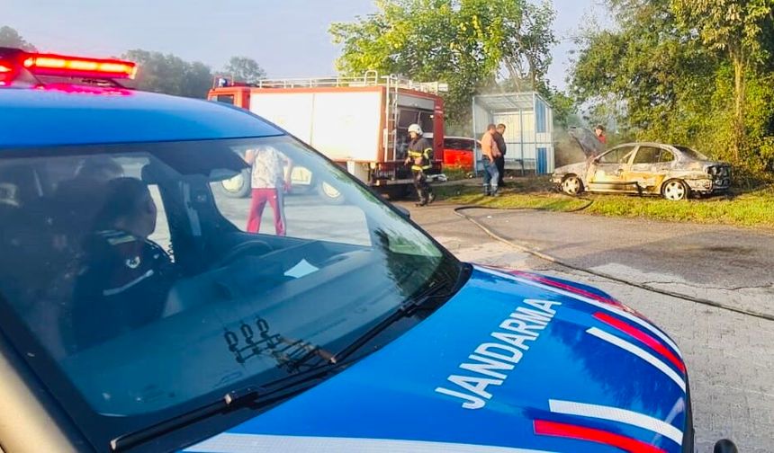 Park Halindeki Otomobil Alev Alev Yandı