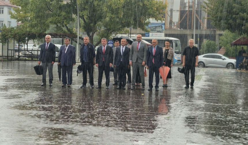 Bartın’da İlköğretim Haftası yağmur altında başladı