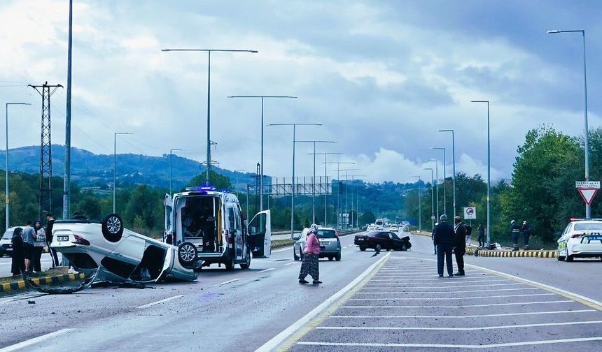 Su Birikintisinden Kaçarken Takla Attı: 3 Yaralı