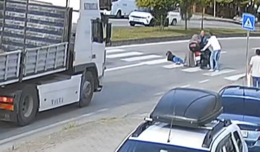 Kırmızı Işığı Son Anda Fark Etti, Yola Savruldu