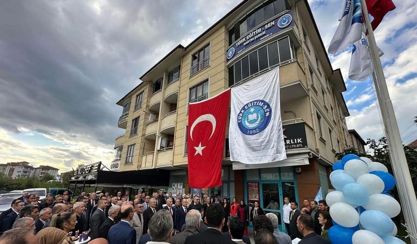 Talip Geylan Türk Eğitim-Sen’in Yeni Hizmet Binasını Açtı