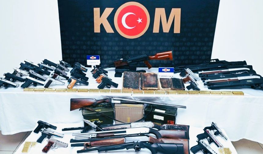 Cephanelik Gibi Evler! 48 Silah ve 2 Bin 500 Fişek