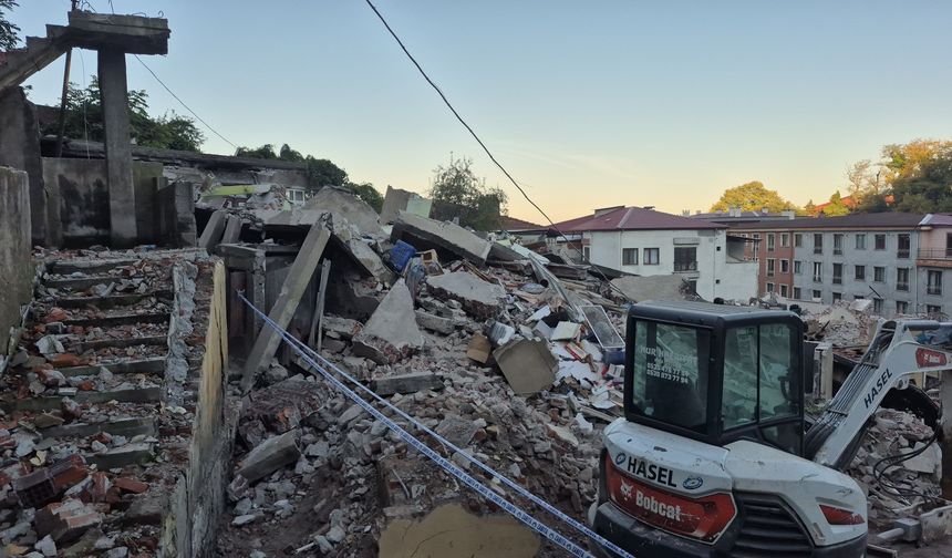 Çöken 2 Katlı Binada Ölen Yaşlı Kadın Bartın'da Defnedilecek