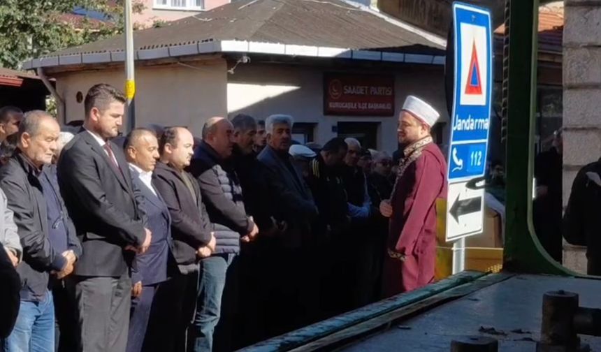 Konserde fenalaşıp ölen bankacı Furkan Aksu, toprağa verildi